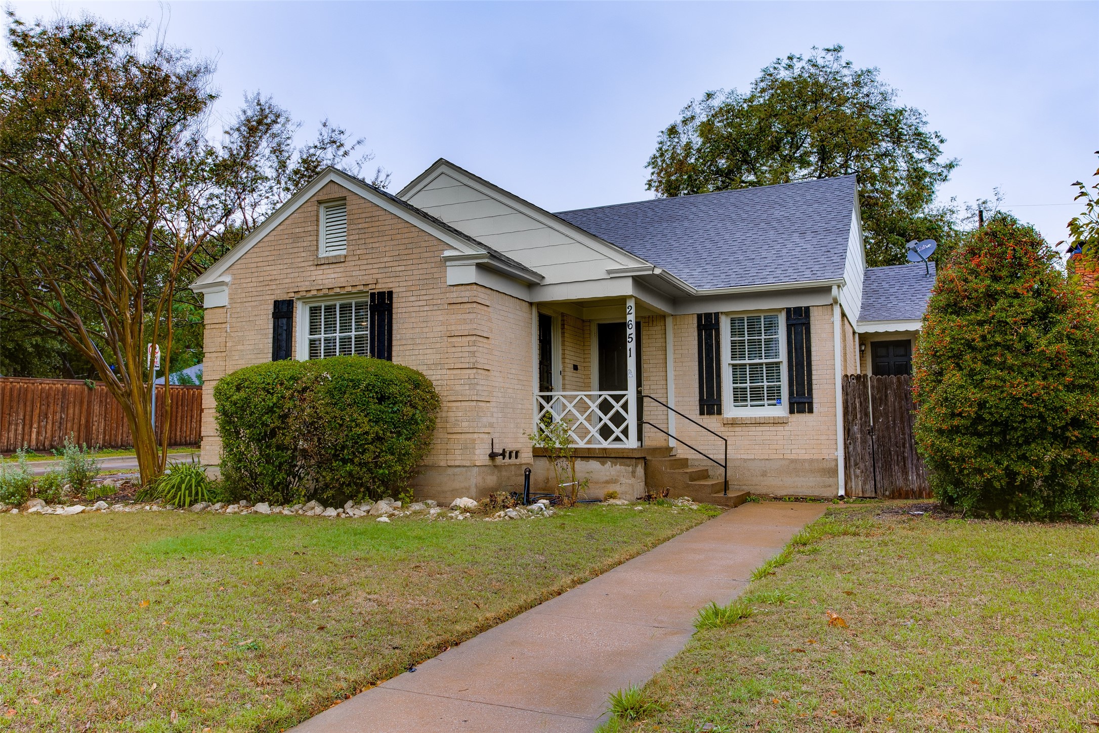2651 Burlington Boulevard Dallas TX 75211