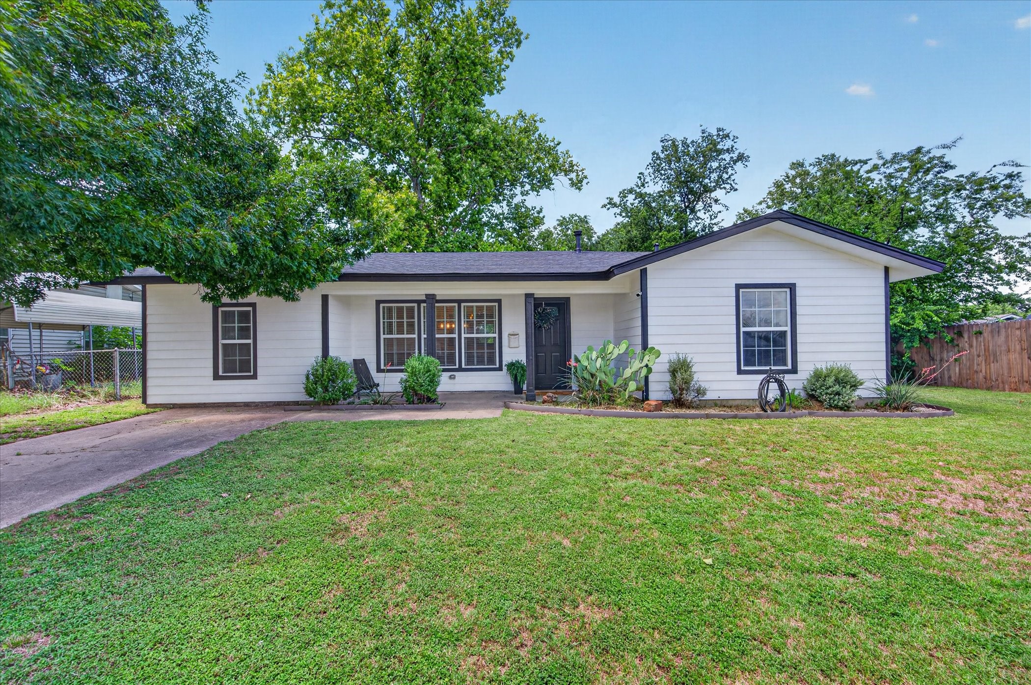 202 Taylor Street Burleson TX 76028