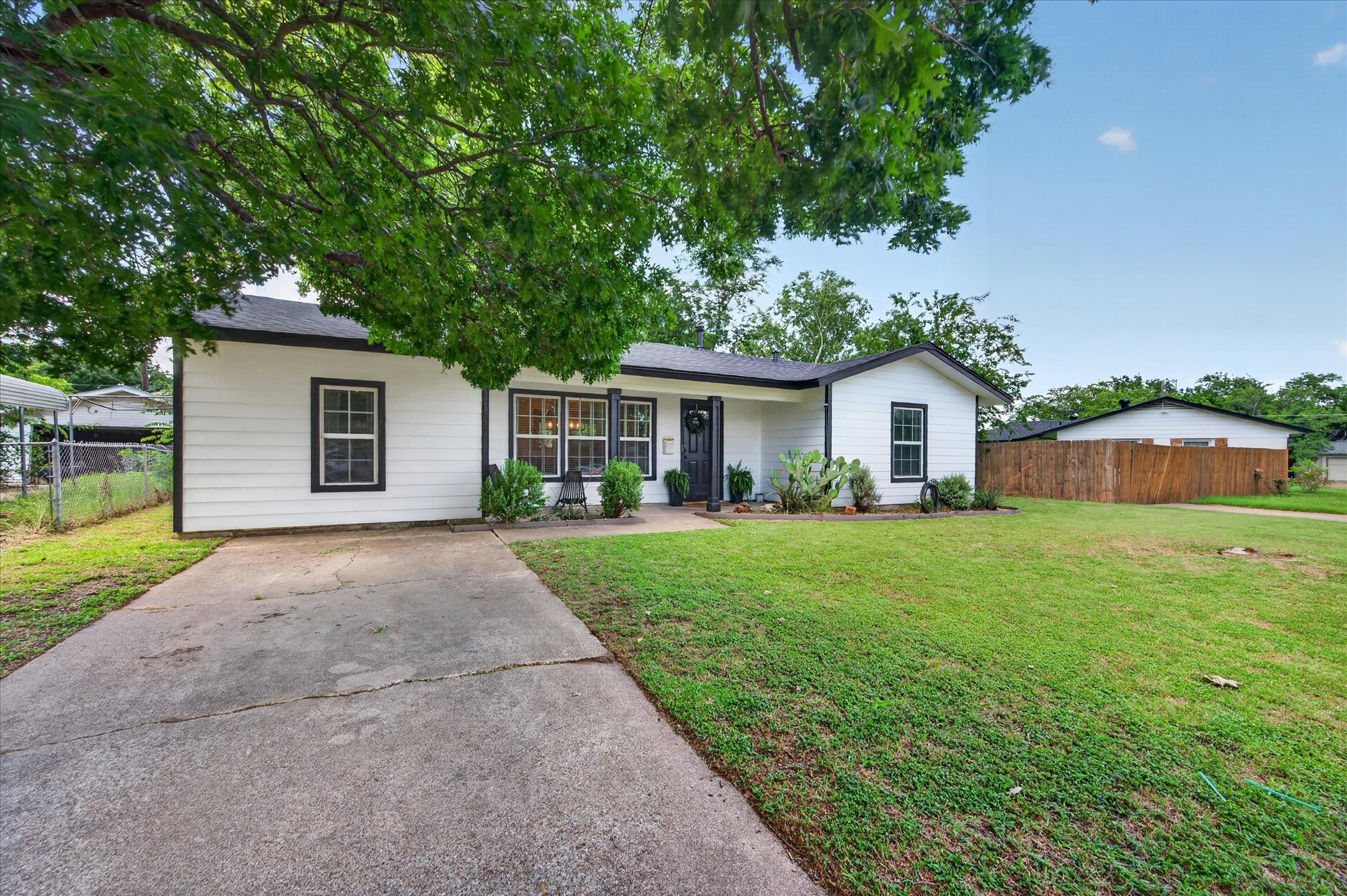 202 Taylor Street Burleson TX 76028