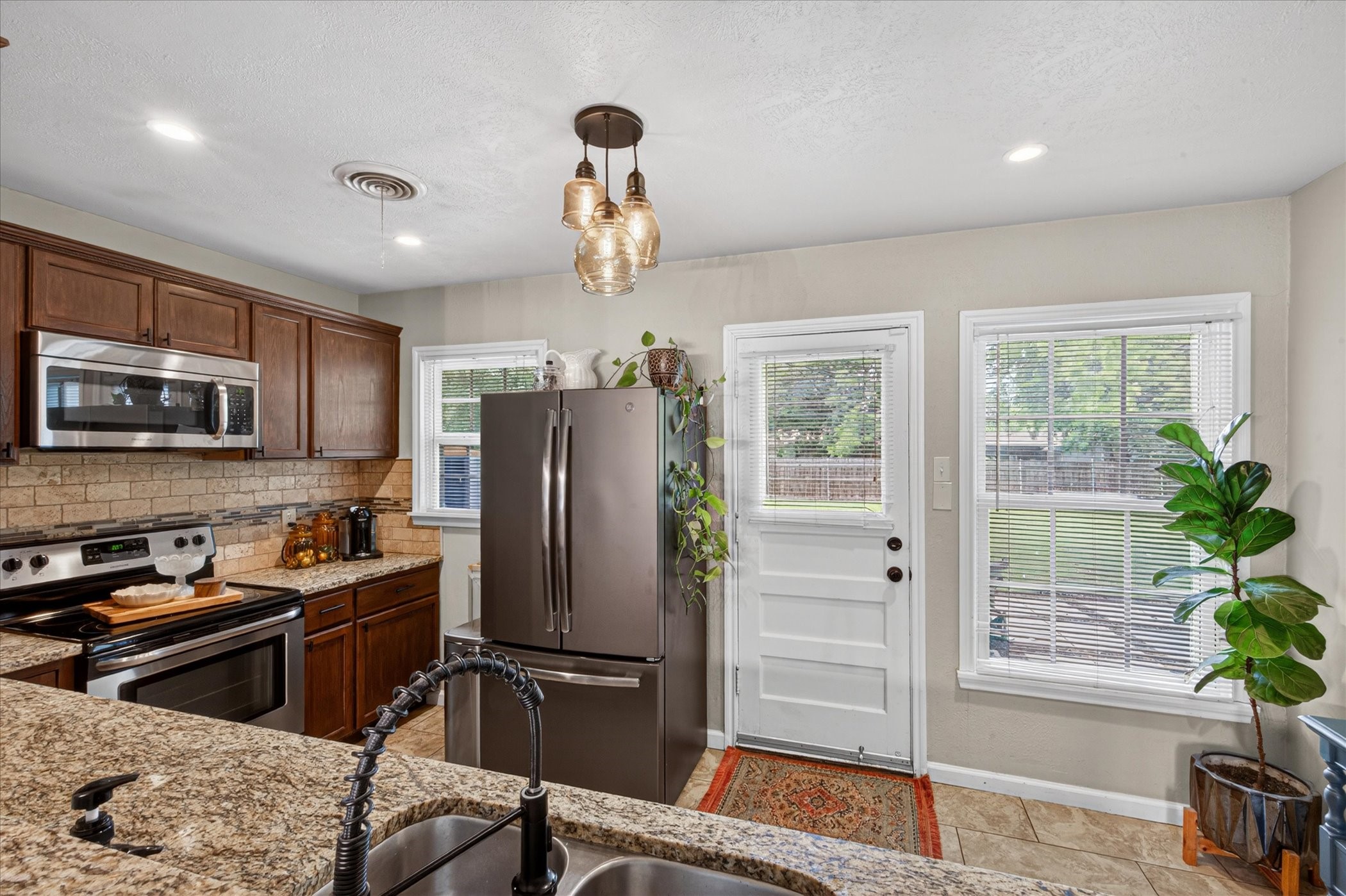 202 Taylor Street Burleson TX 76028