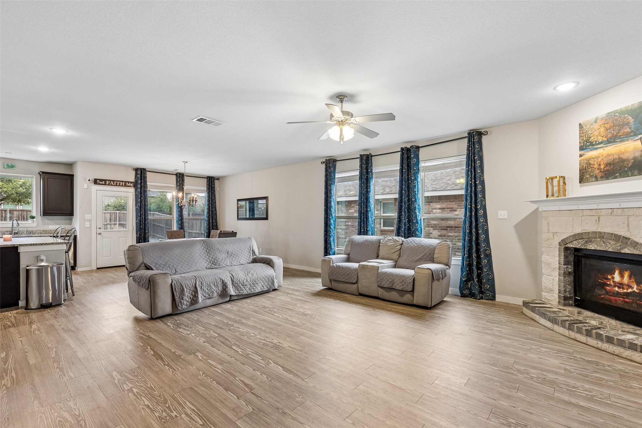 1813 Meadow Trail Lane Aubrey TX 76227