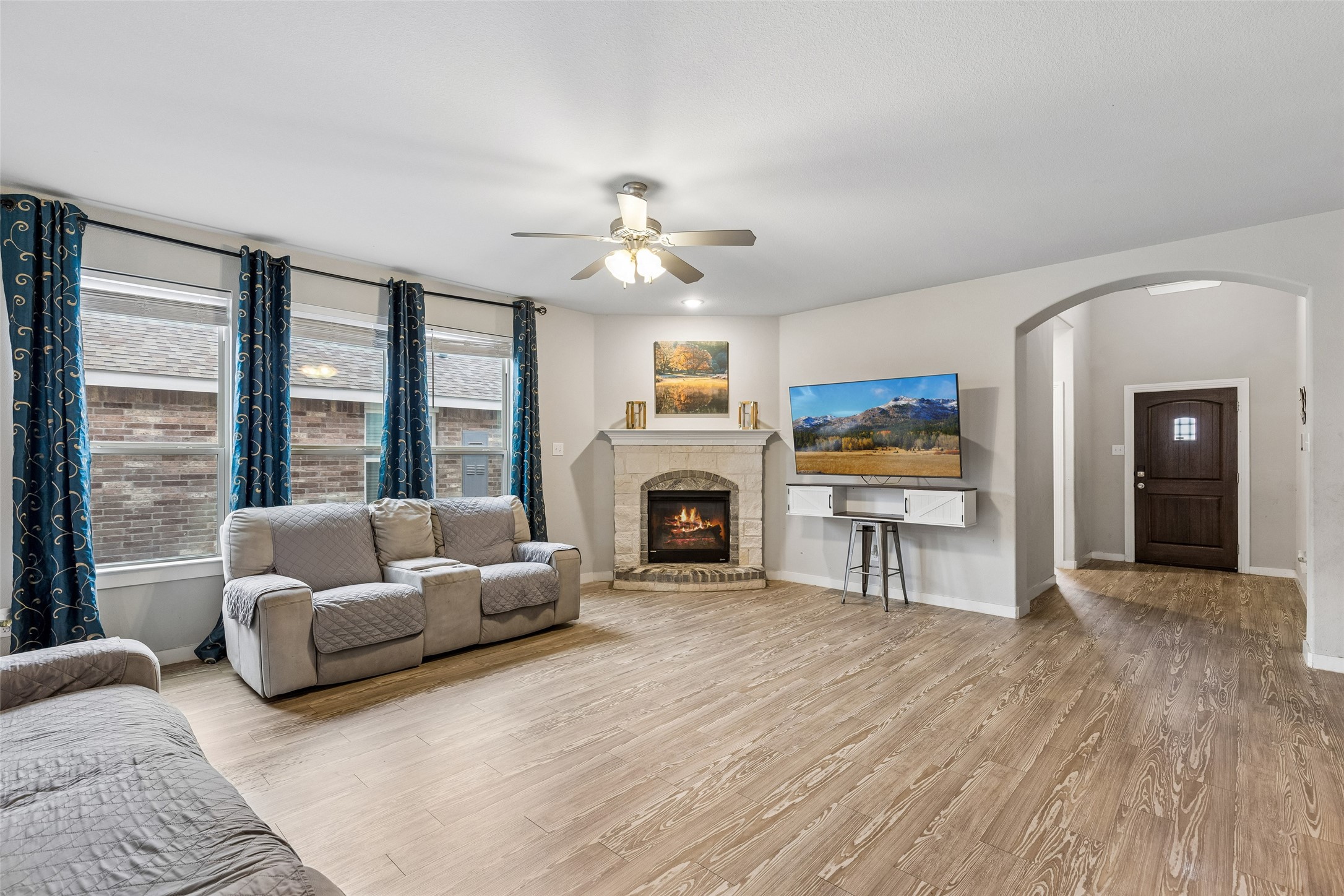 1813 Meadow Trail Lane Aubrey TX 76227