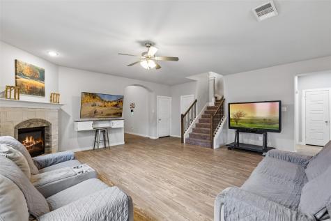 1813 Meadow Trail Lane Aubrey TX 76227