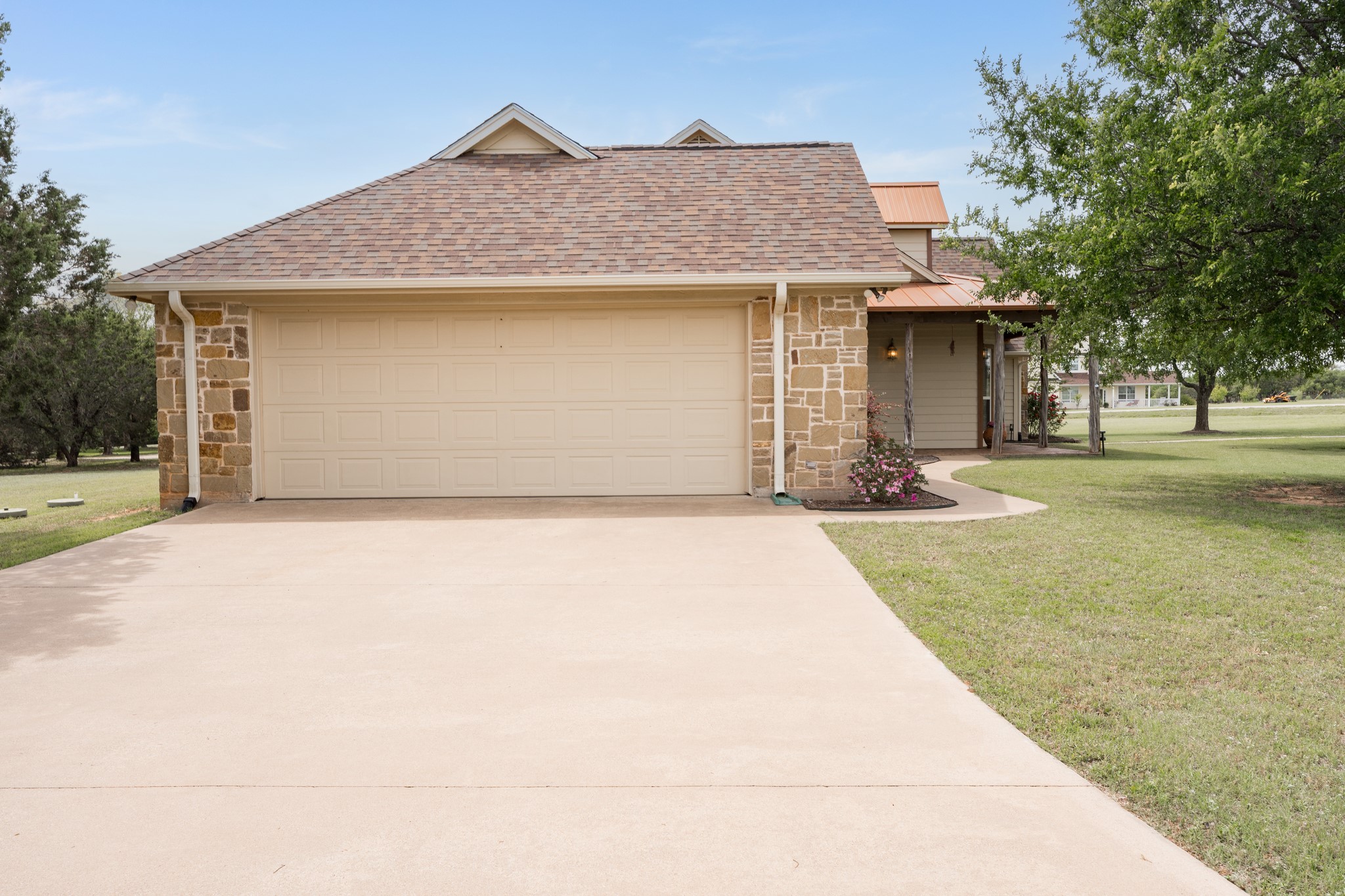 3401 Old Barn Court Granbury TX 76048
