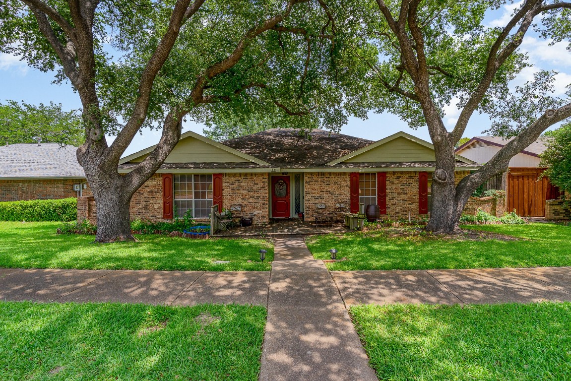 221 Los Santos Drive Garland TX 75043