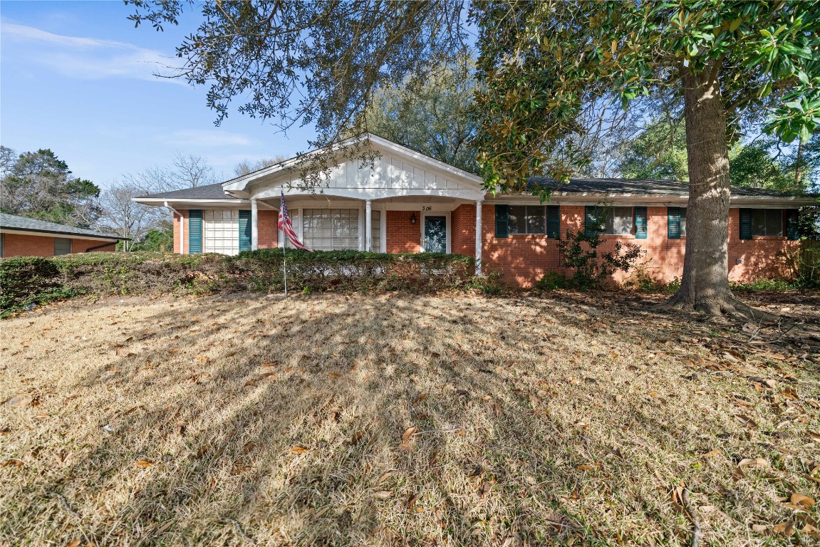 306 Pine Street Henderson TX 75654