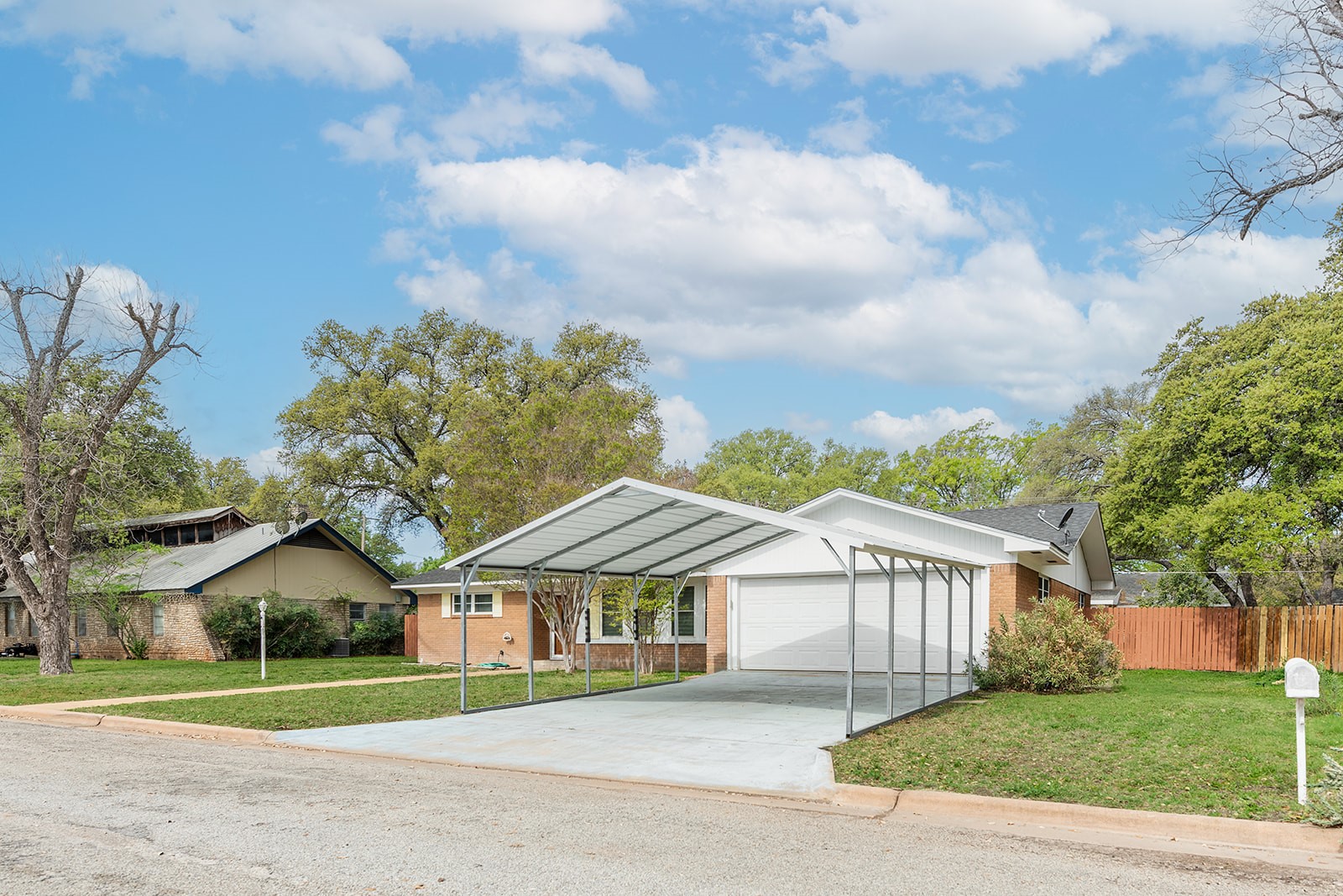 2102 S High Street Brady TX 76825