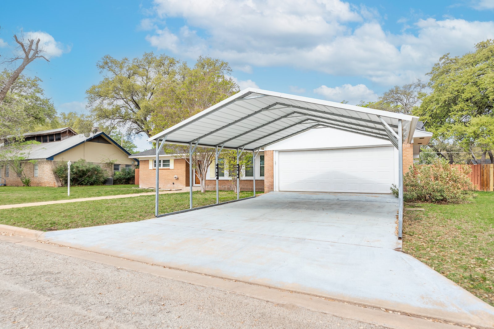 2102 S High Street Brady TX 76825