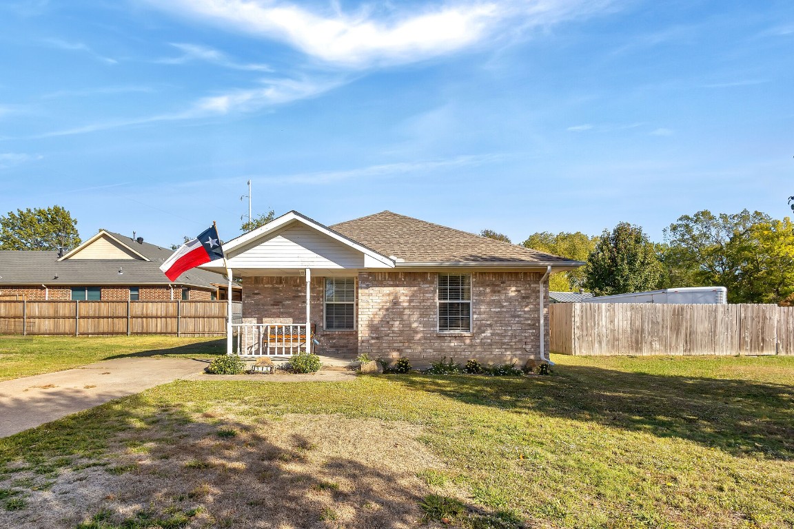 916 N Houston Street Royse City TX 75189