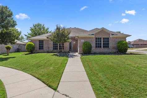 909 White Clover Court Burleson TX 76028