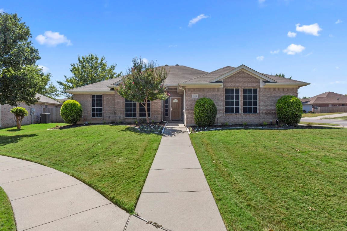 909 White Clover Court Burleson TX 76028