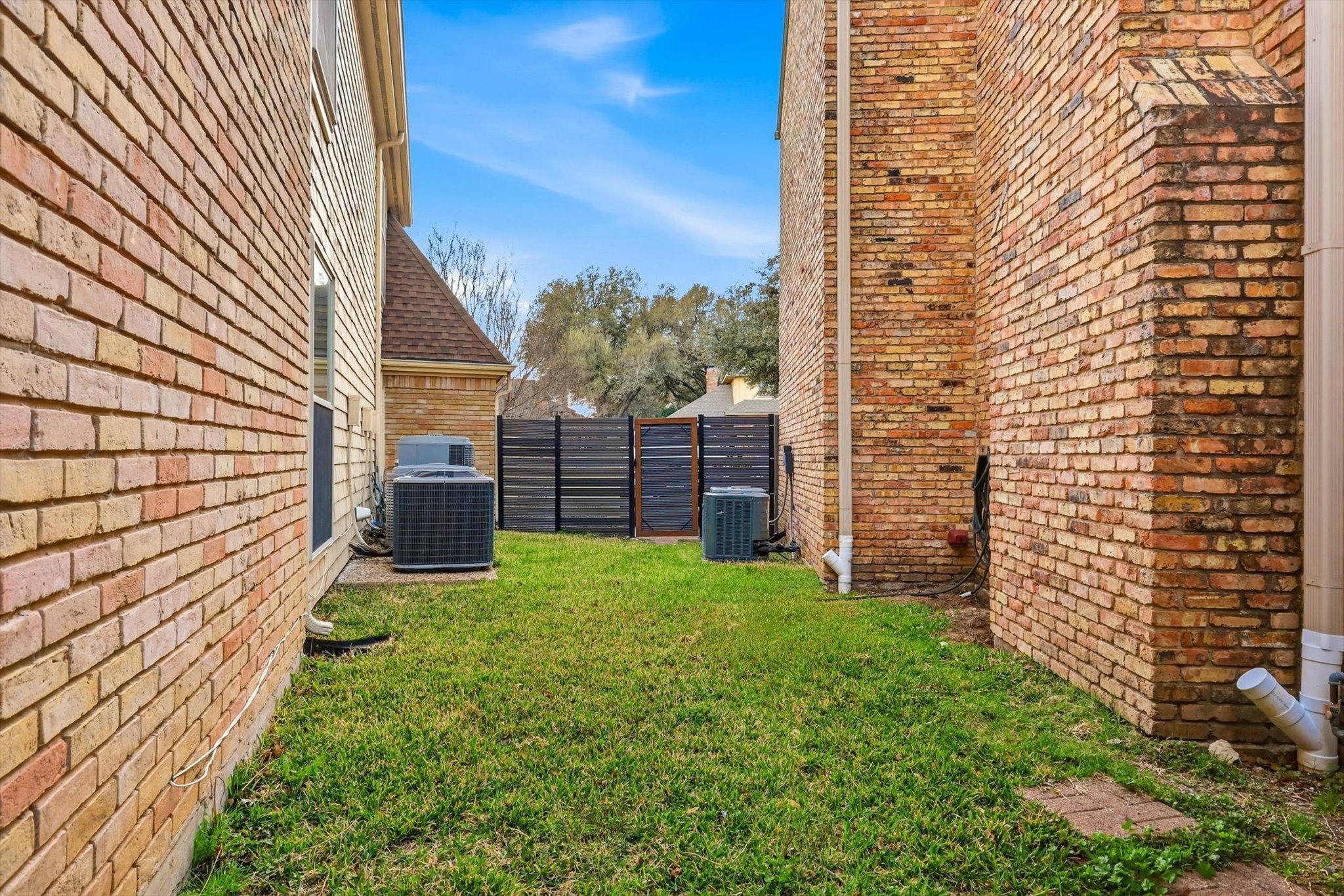 16815 Village Lane Dallas TX 75248