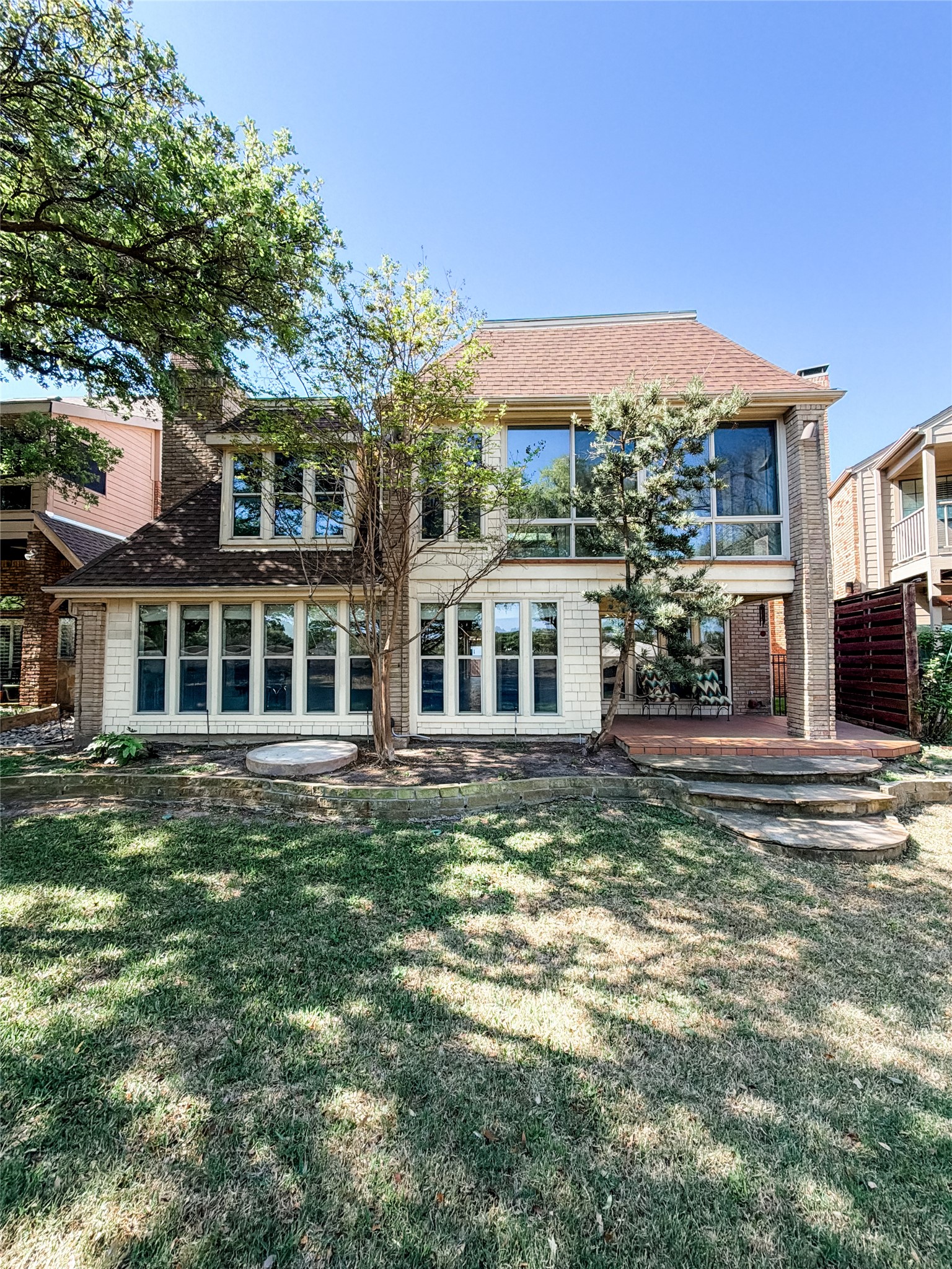 16815 Village Lane Dallas TX 75248