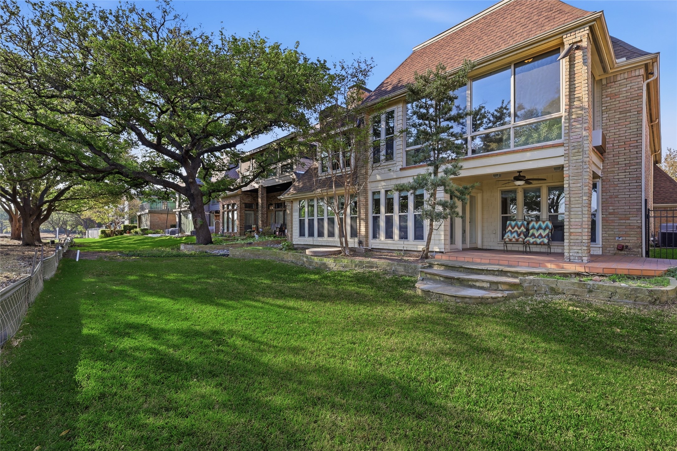 16815 Village Lane Dallas TX 75248
