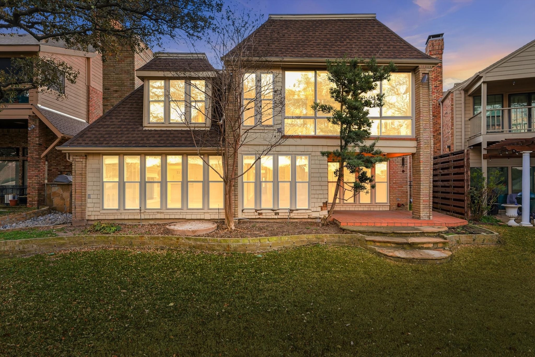 16815 Village Lane Dallas TX 75248