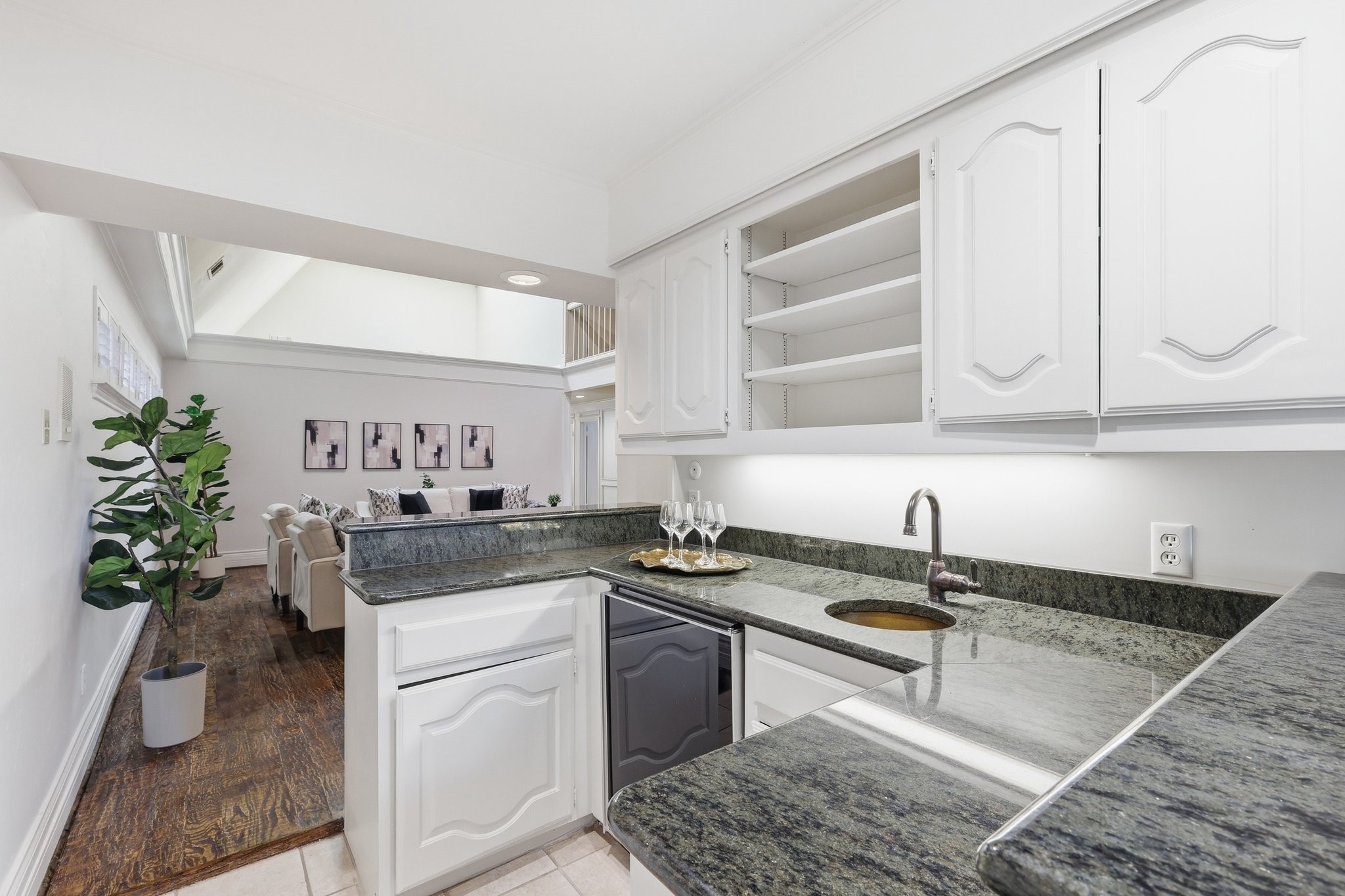 16815 Village Lane Dallas TX 75248