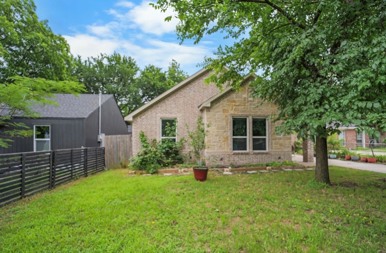 2114 Volga Avenue Dallas TX 75216