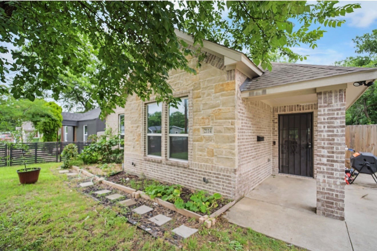 2114 Volga Avenue Dallas TX 75216