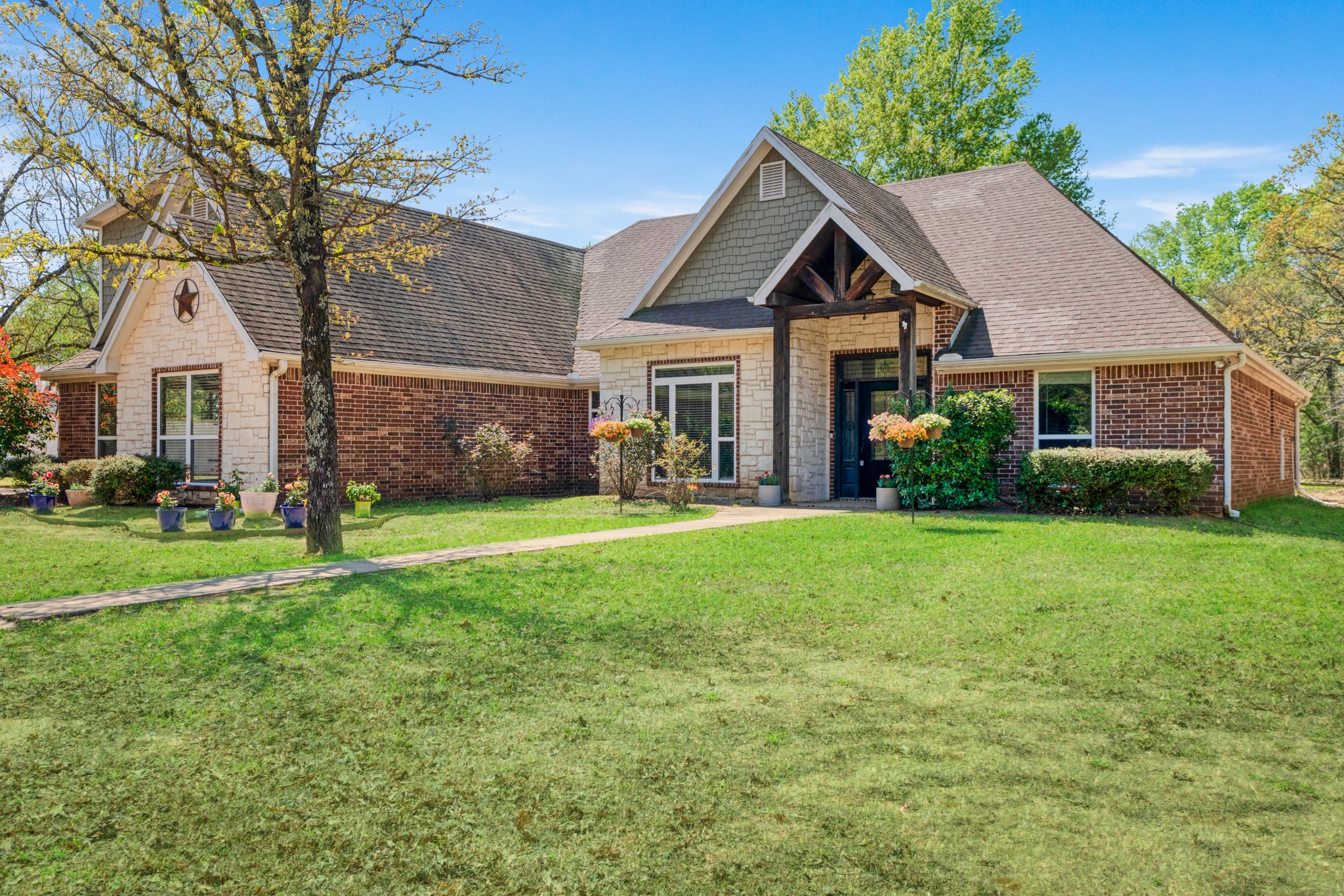 360 County Road 42570 Paris TX 75462