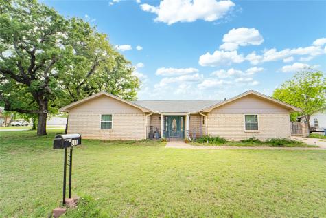 201 Westwood Street Breckenridge TX 76424
