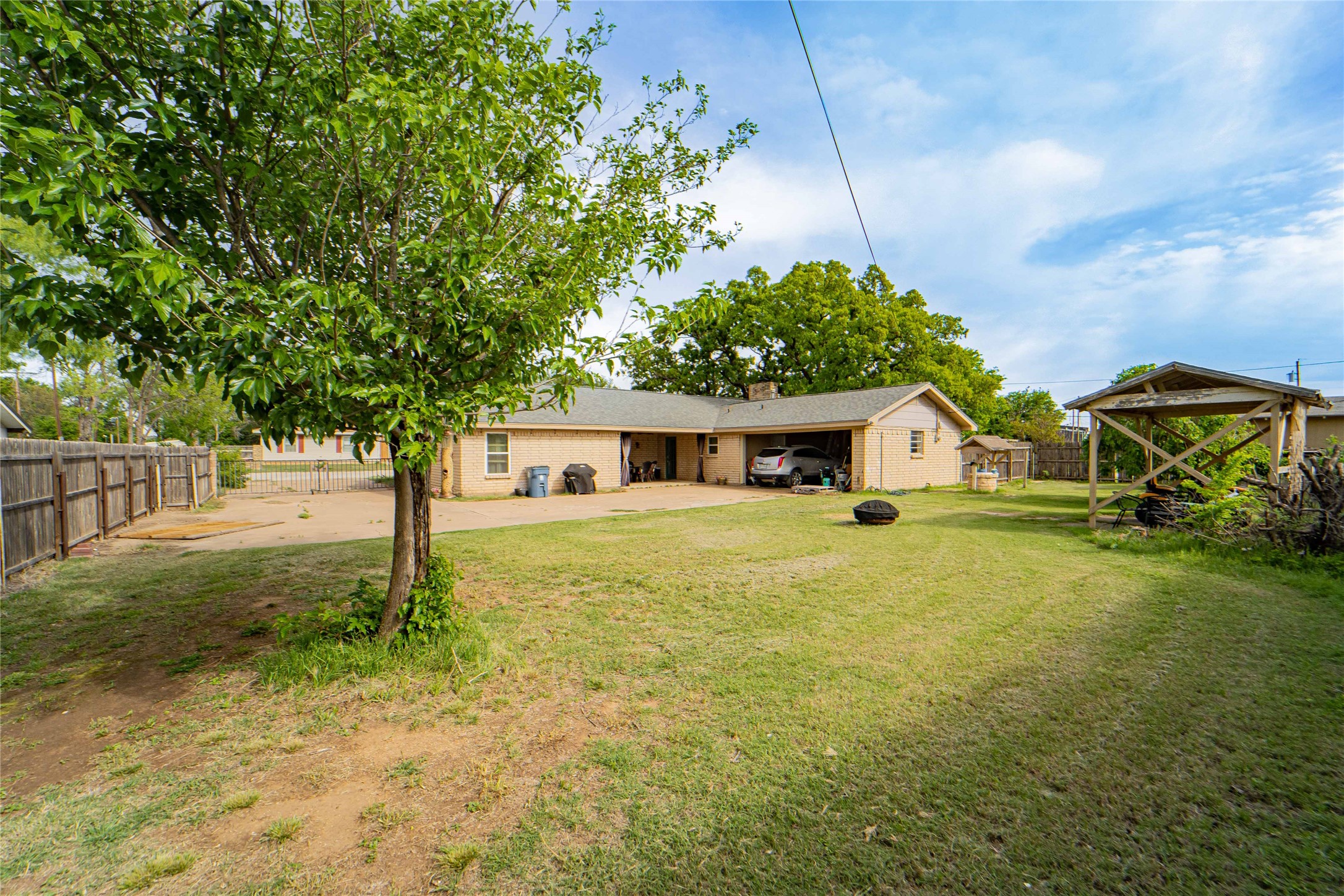 201 Westwood Street Breckenridge TX 76424