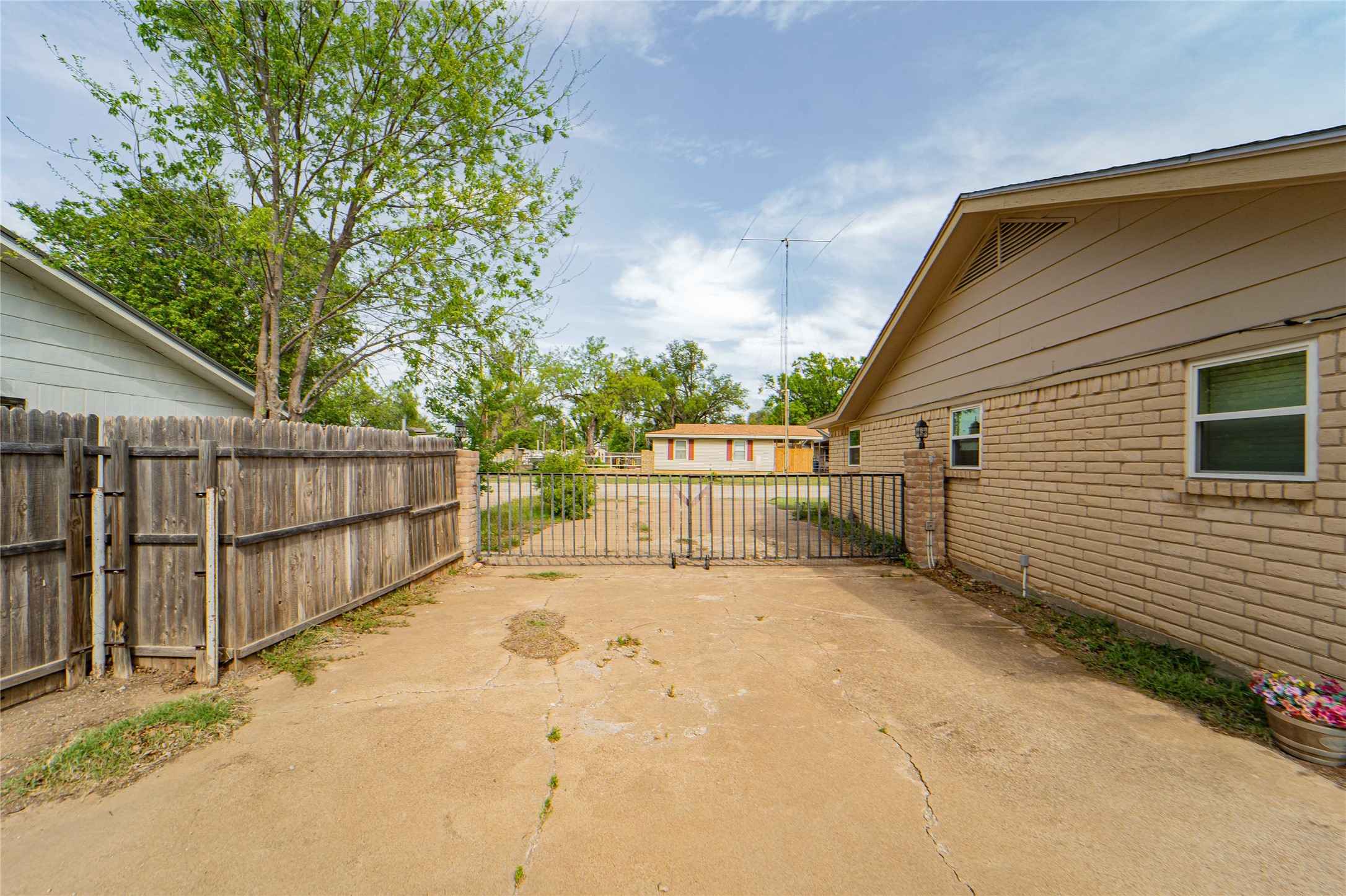 201 Westwood Street Breckenridge TX 76424