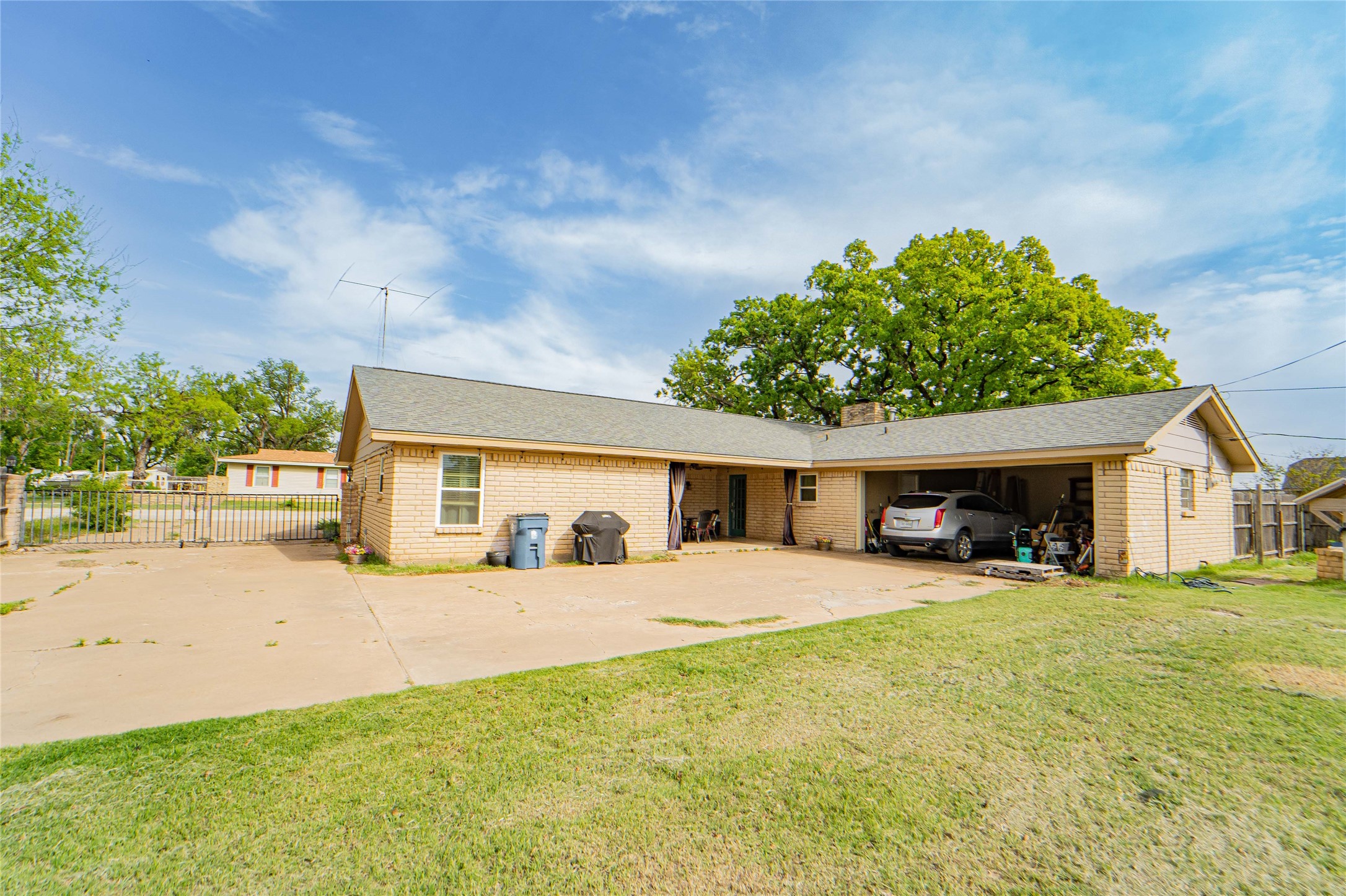 201 Westwood Street Breckenridge TX 76424