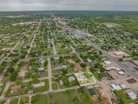 201 Westwood Street Breckenridge TX 76424