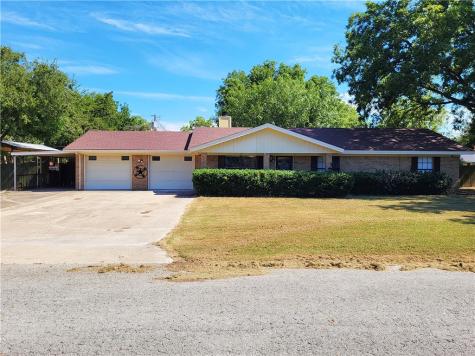 402 Allison Avenue Groesbeck TX 76642