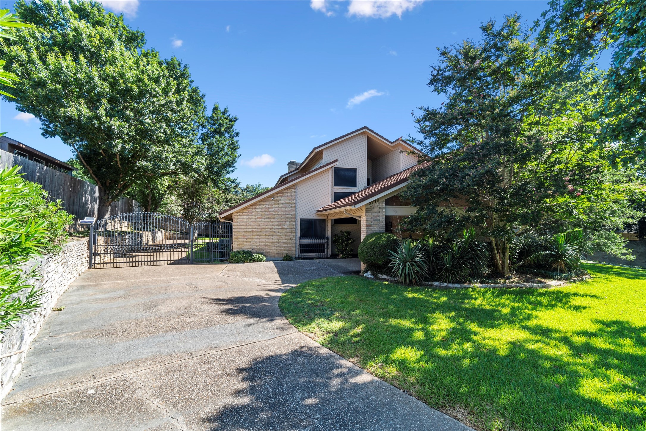 2719 Shadow Court Arlington TX 76006