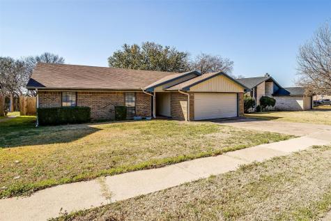 813 Reed Avenue Saginaw TX 76179