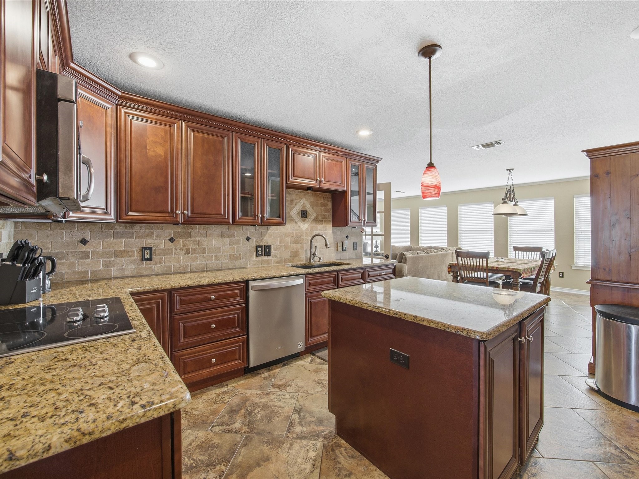 3428 Pembroke Place Bedford TX 76021