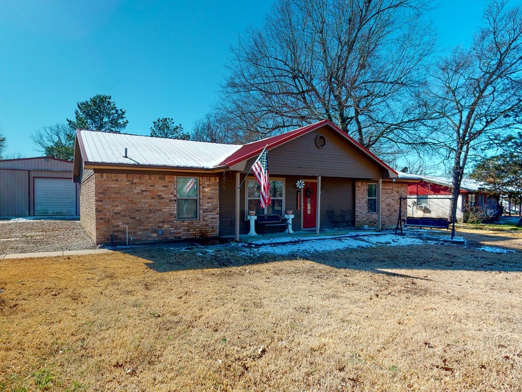 1225 W Division Street Blossom TX 75416
