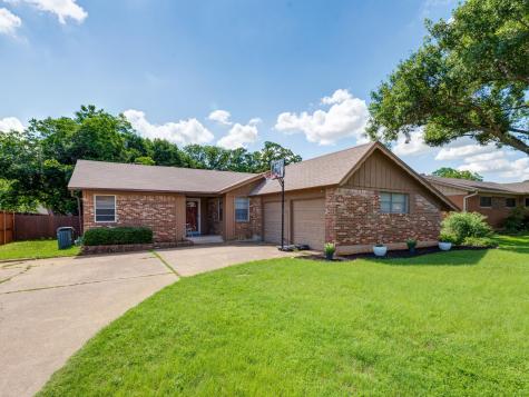 209 Fanning Drive Hurst TX 76053