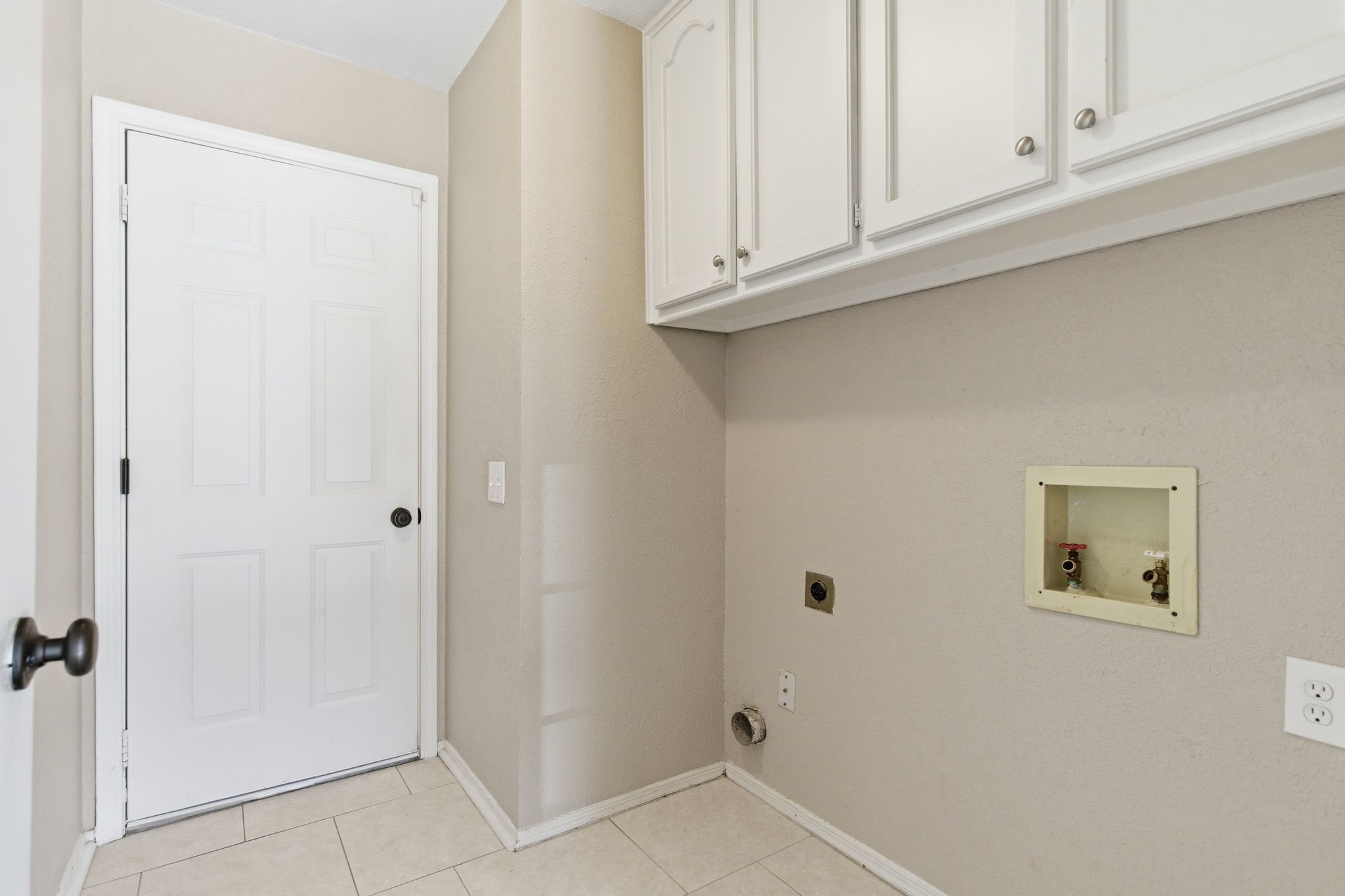 1704 Saxon Drive Bedford TX 76021
