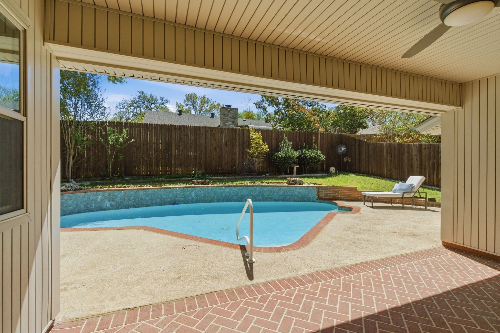 1704 Saxon Drive Bedford TX 76021