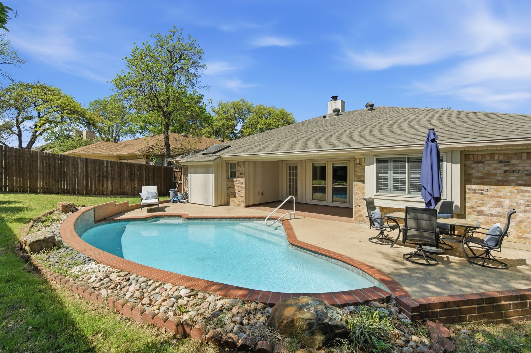 1704 Saxon Drive Bedford TX 76021