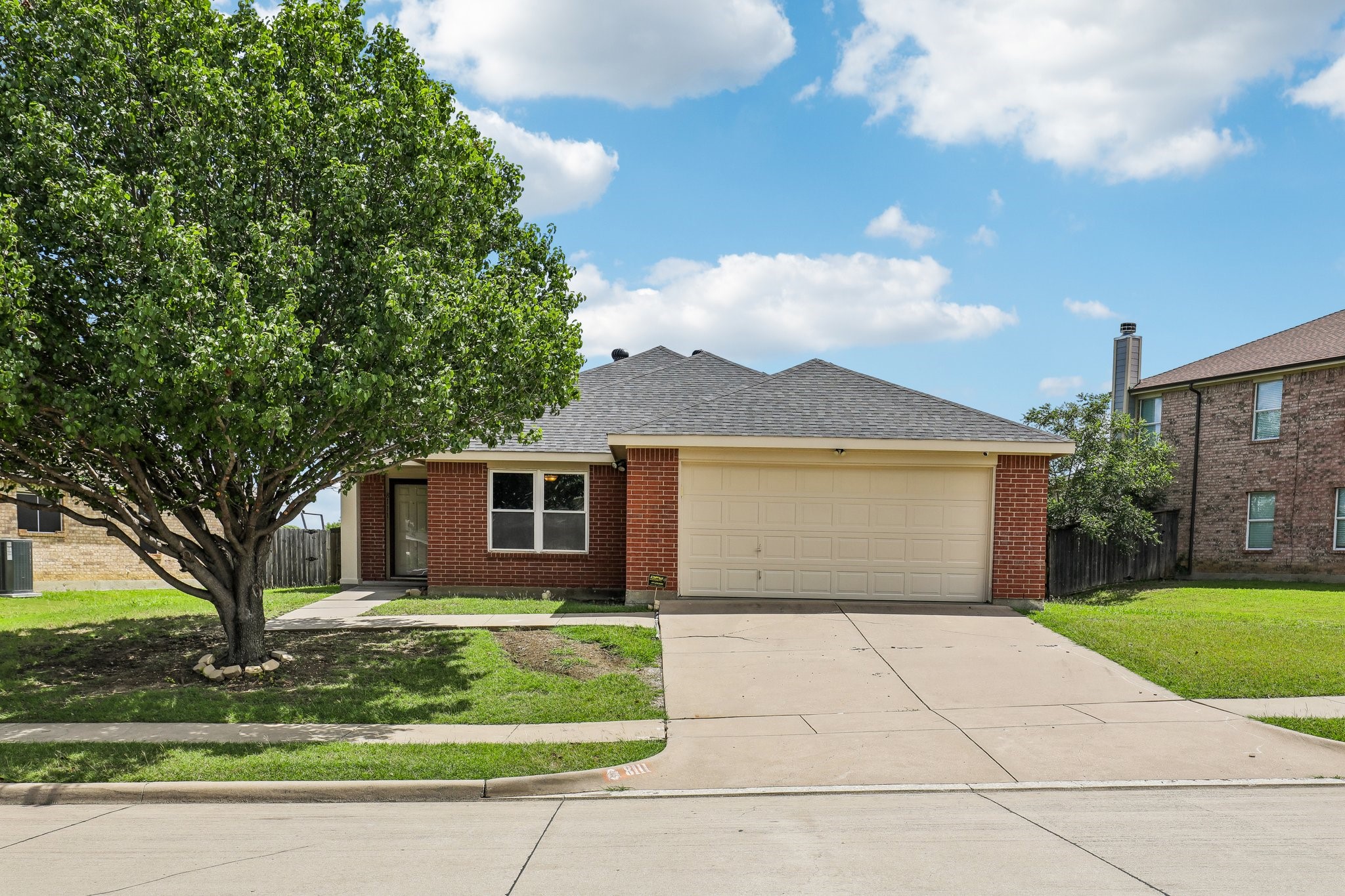 8111 Macgregor Drive Arlington TX 76002