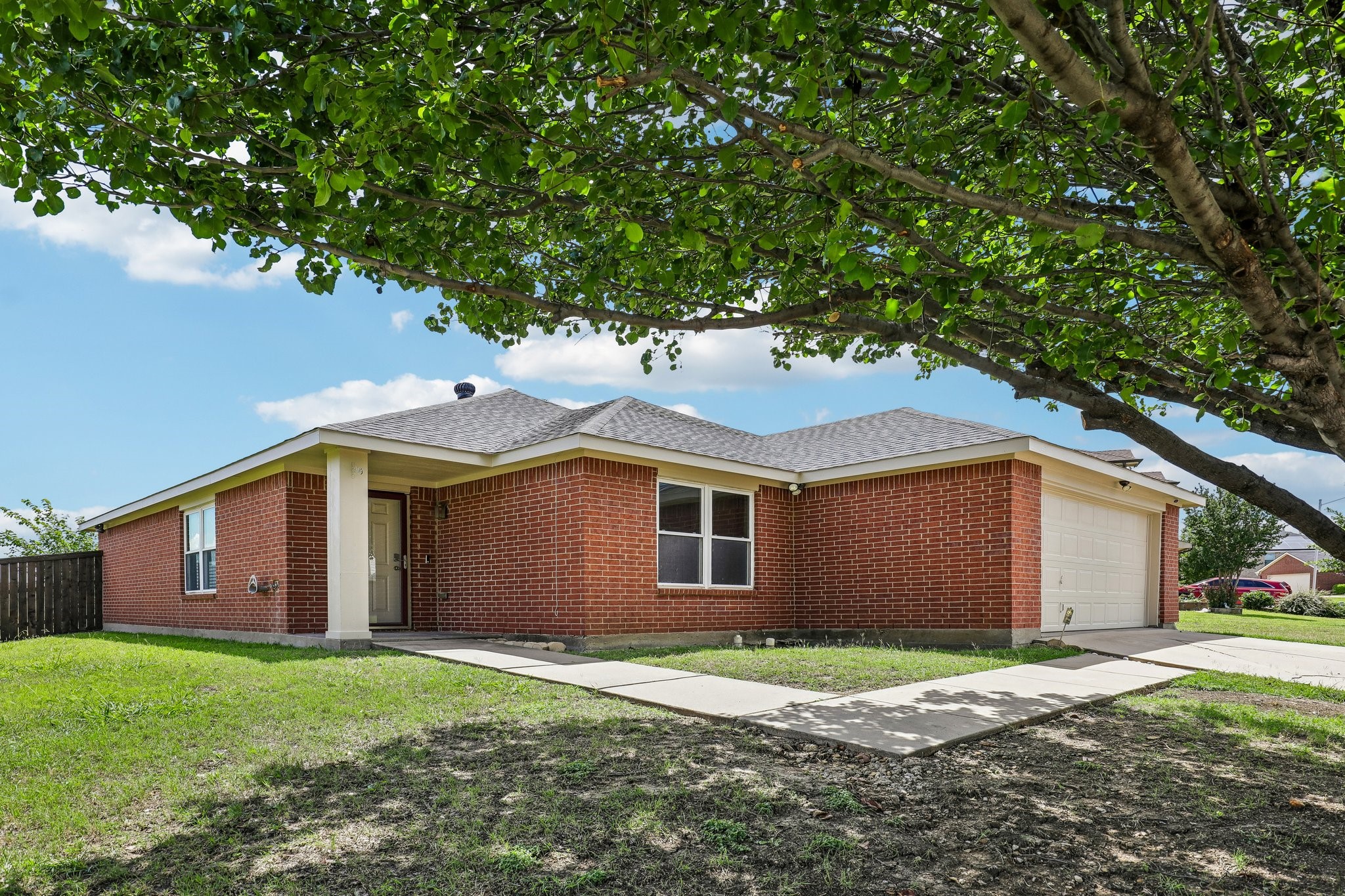 8111 Macgregor Drive Arlington TX 76002