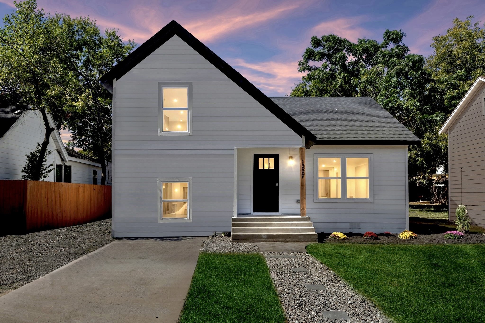 1227 S Edgefield Avenue Dallas TX 75208