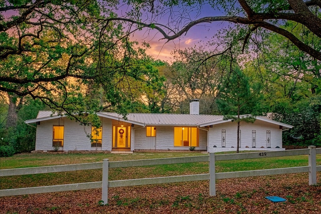 439 N Lonestar Lane Hideaway TX 75771