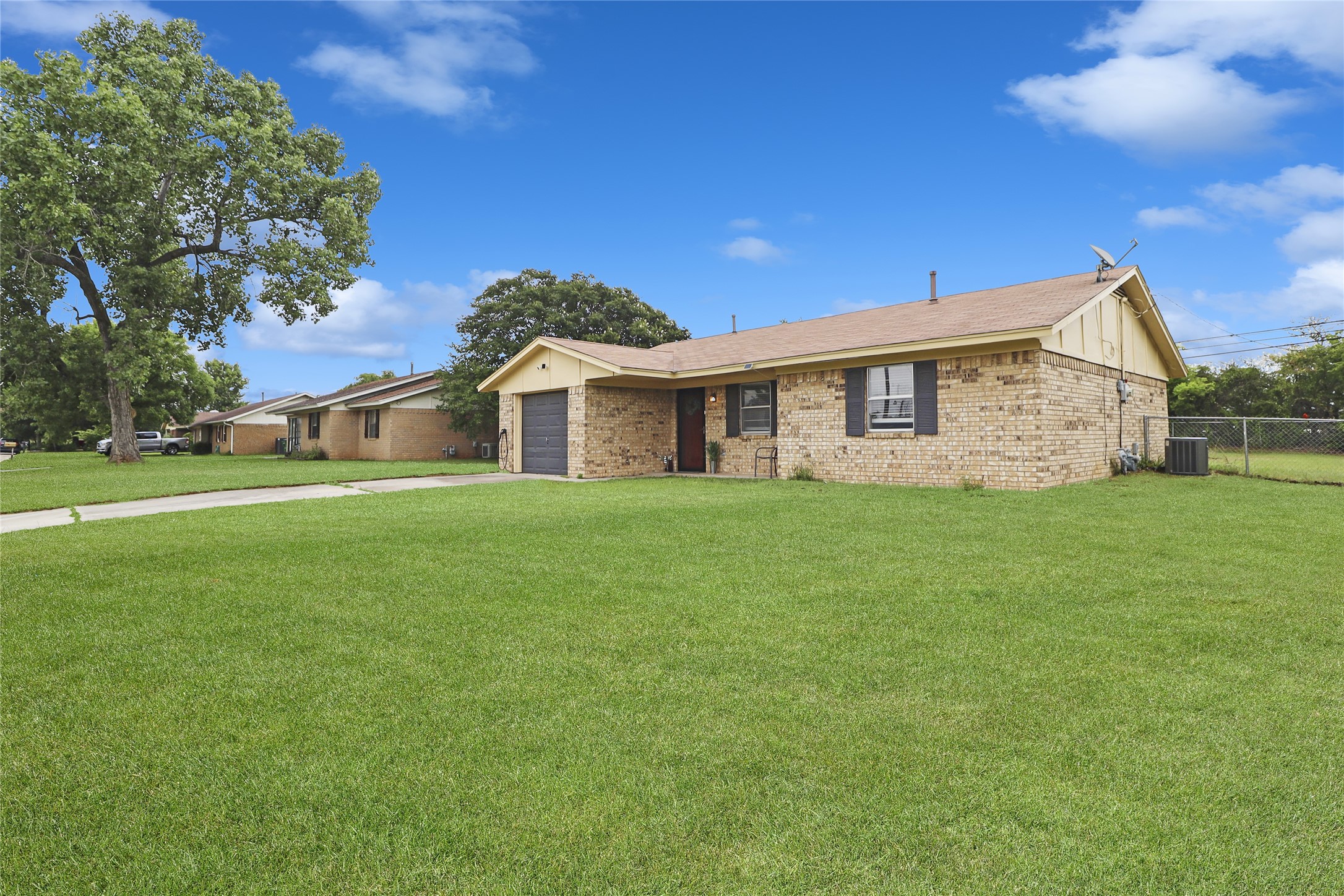 1914 Floral Drive Gainesville TX 76240