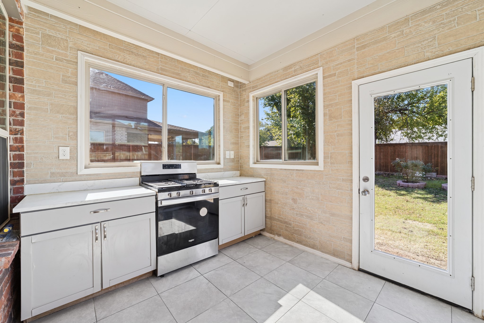 1805 Longwood Lane Garland TX 75042