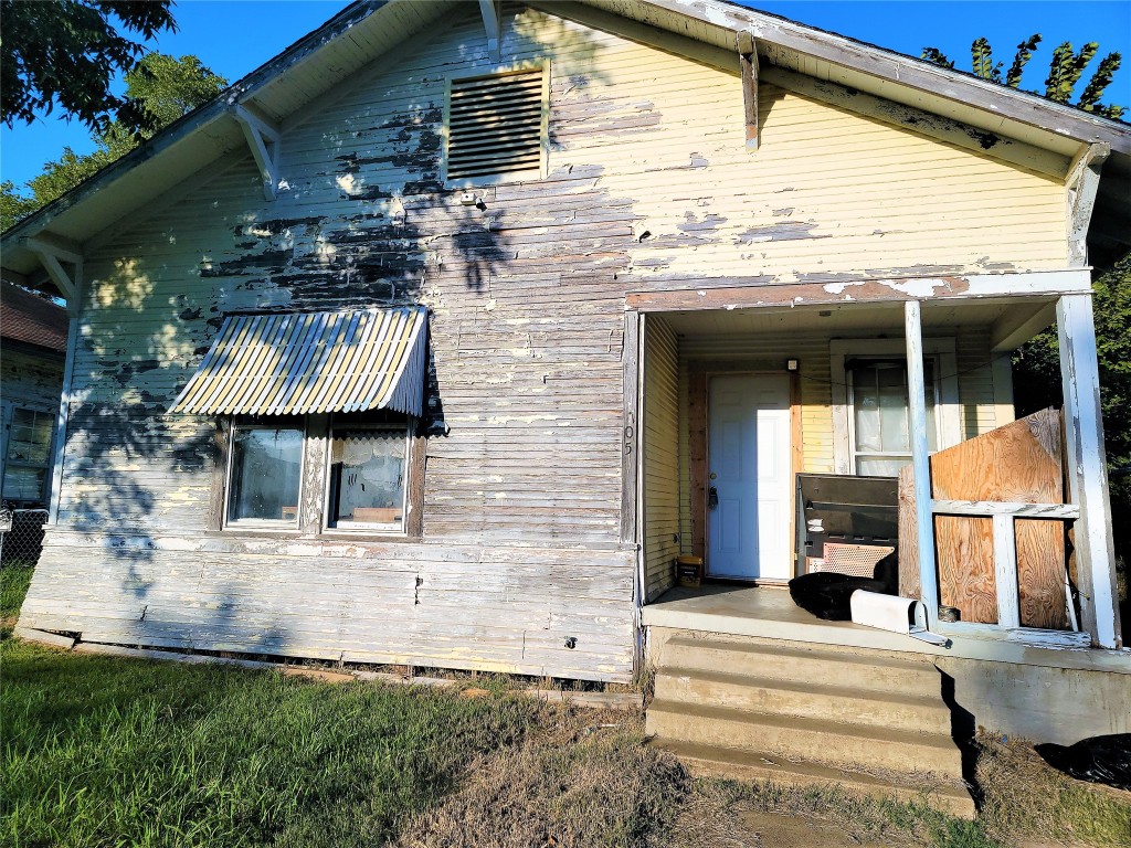 705 S Throckmorton Street Sherman TX 75090