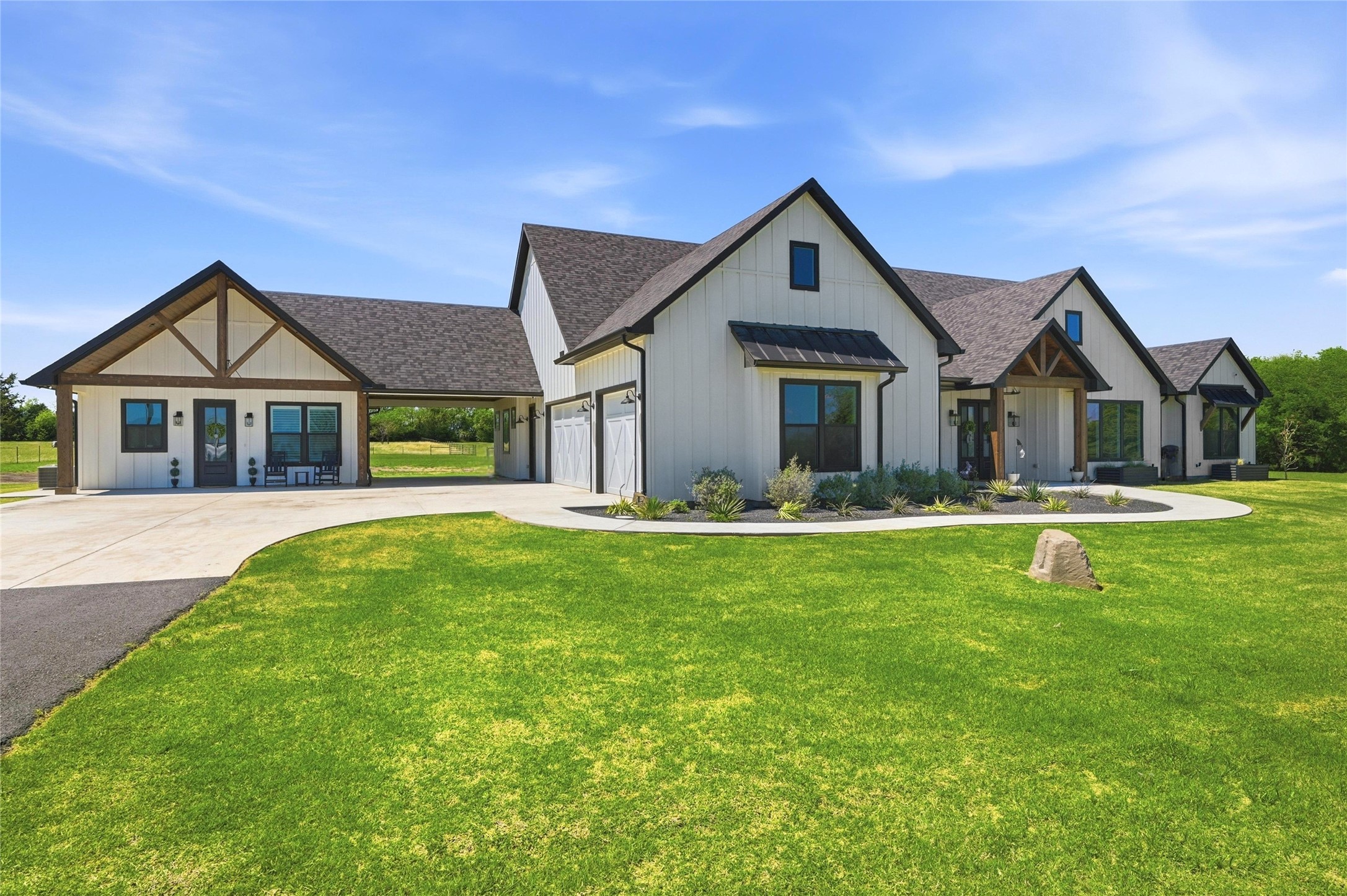 1726 County Road 1255 Savoy TX 75479