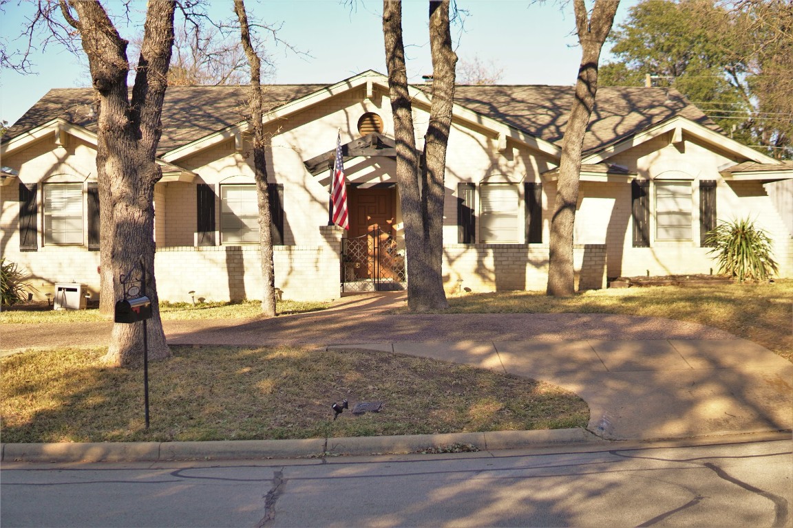 1717 Ridgeview Drive Arlington TX 76012
