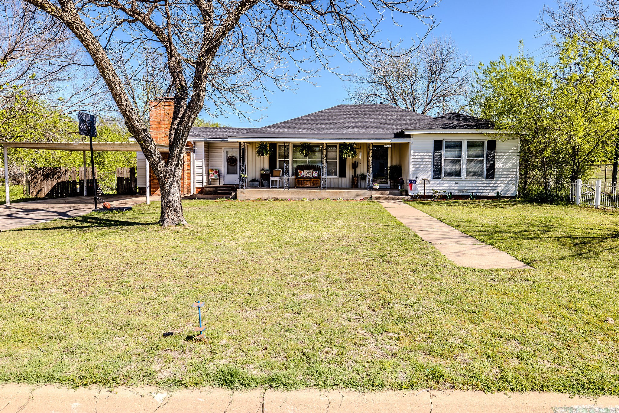 1317 1st Street Graham TX 76450