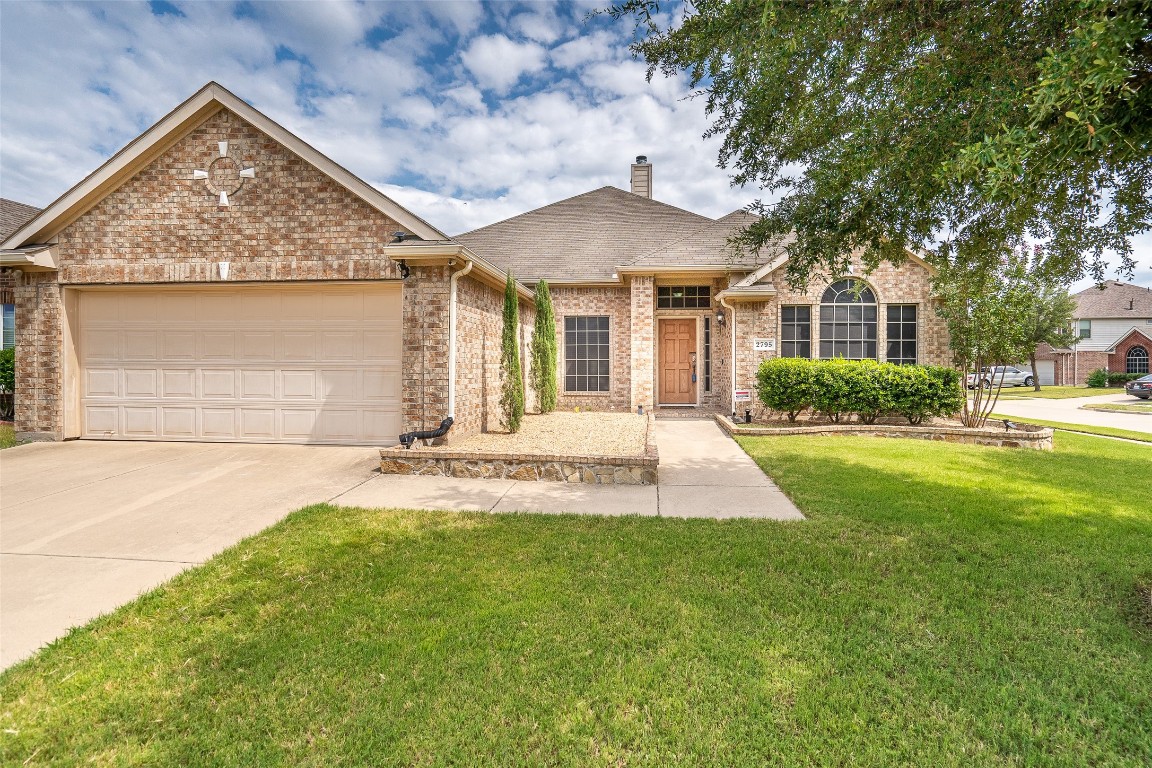 2795 Sweetbriar Lane Grand Prairie TX 75052