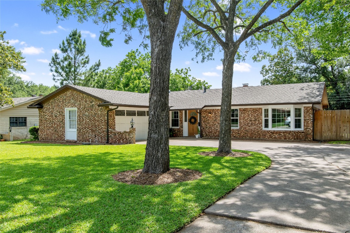 4012 Sunnydale Drive Benbrook TX 76116