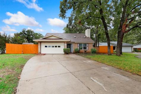 401 Twin Oaks Court Euless TX 76039
